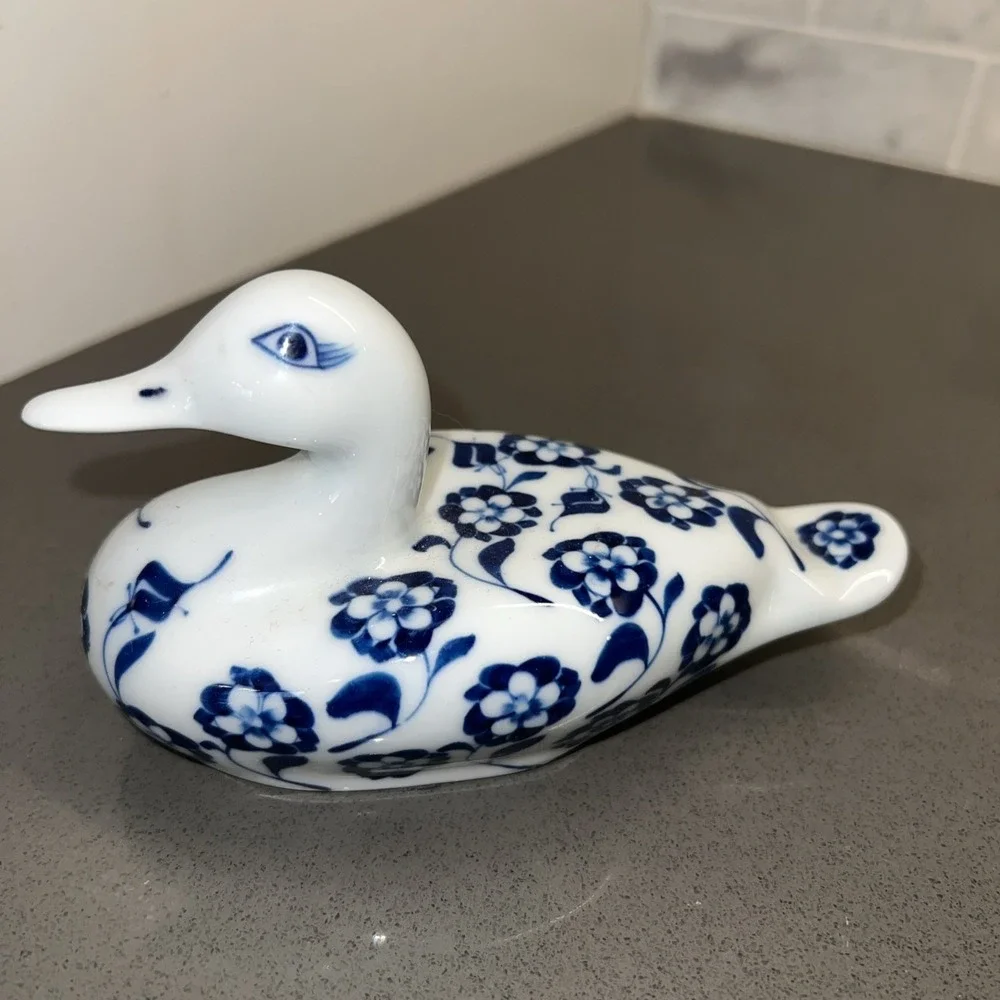 N/A blue white